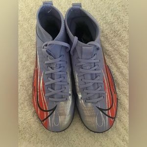 Nike Boys Soccer Cleat size 1.5 youth